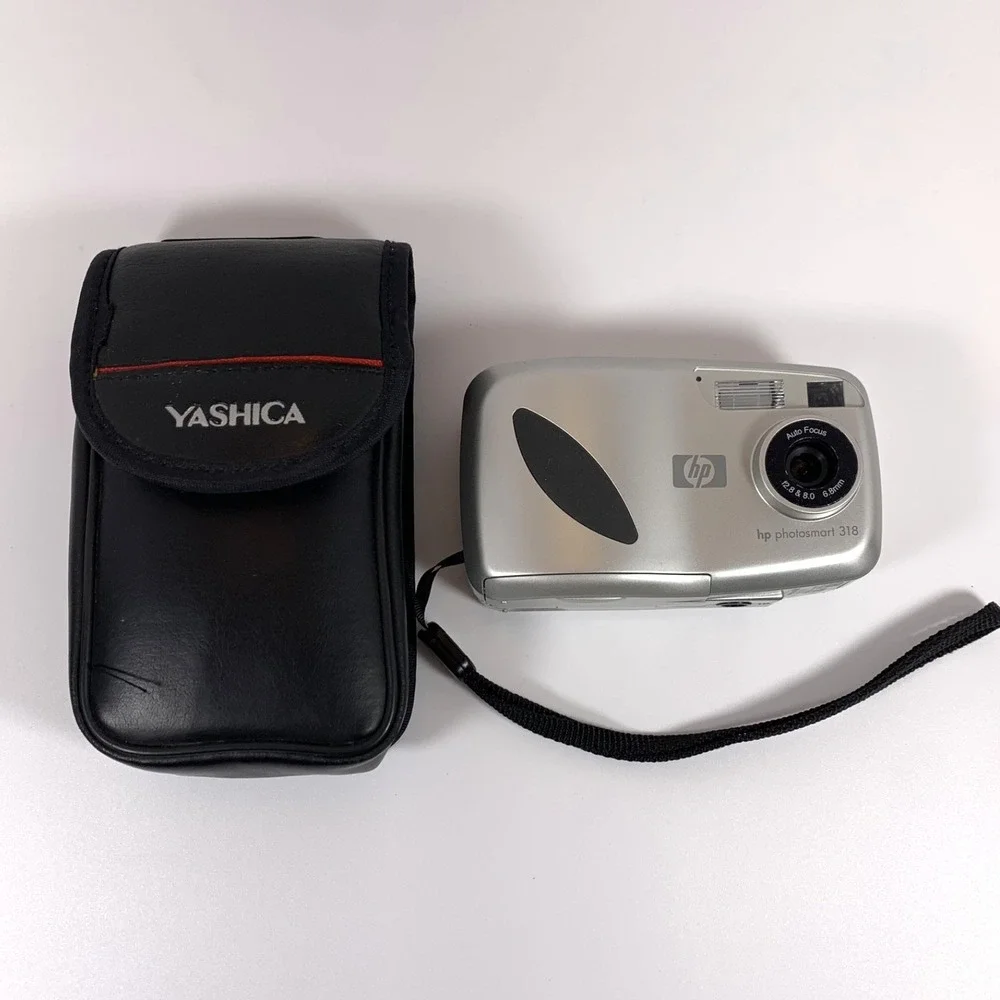 HP‎ Photosmart 318 Silver LCD 2.3MP Digital Zoom Camera